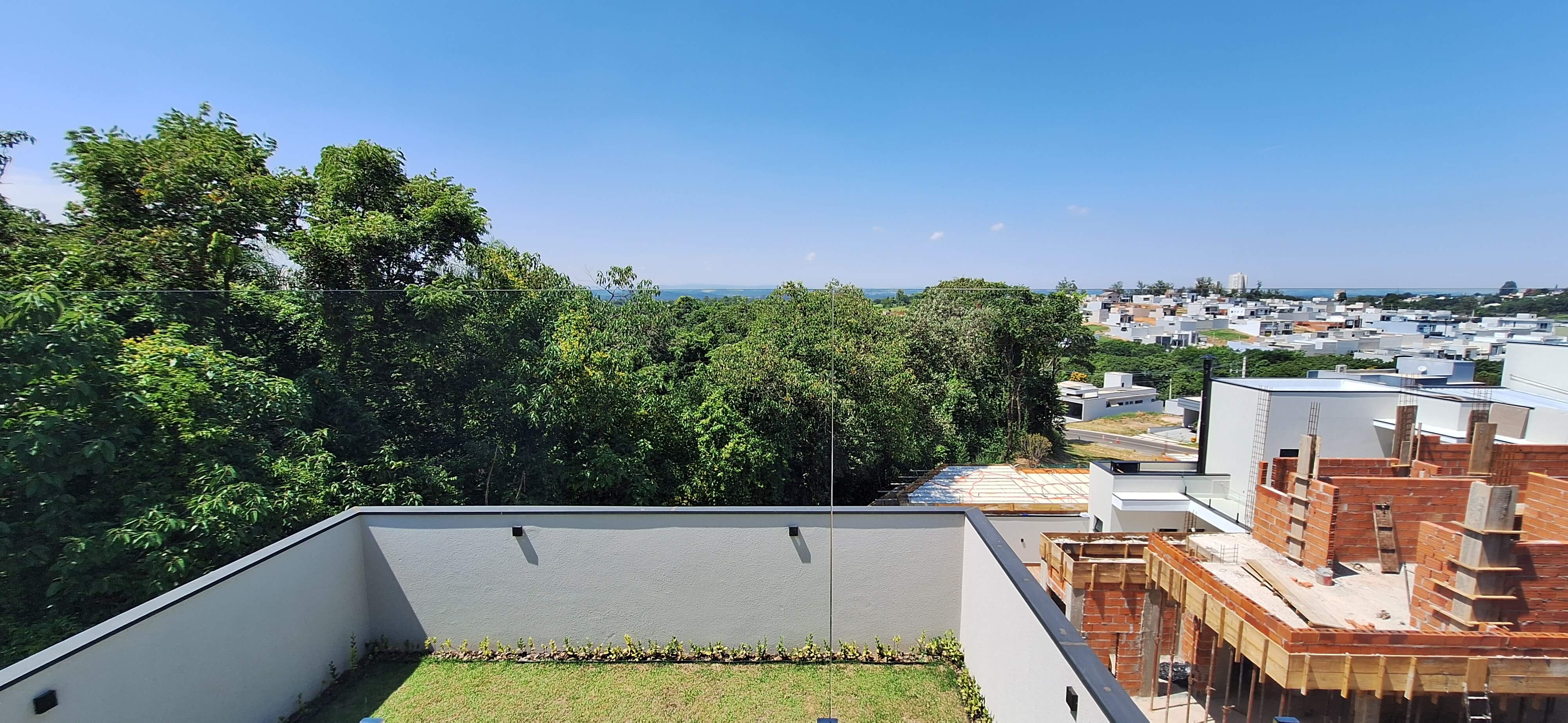  CASA SOBRADO COM 3 SUÍTES, FINO ACABEMENTO VISTA PARA ÁREA VERDE POR R$1.590.000  